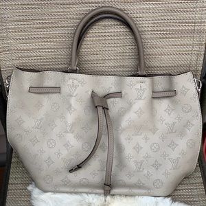 Authentic Louis Vuitton M54403
GIROLATA